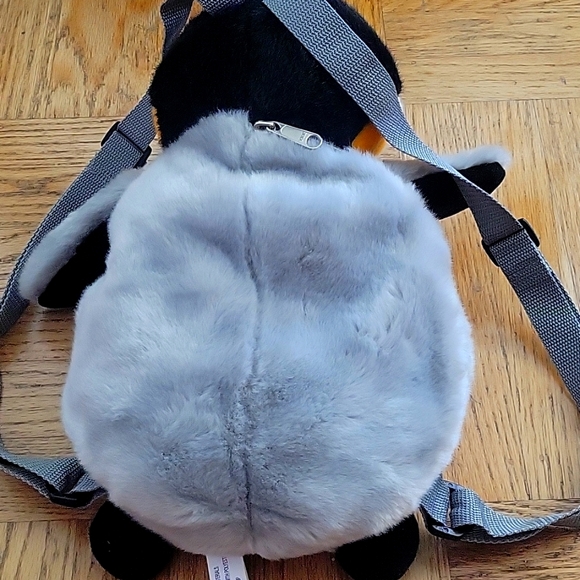 A penguin backpack - Picture 2 of 2